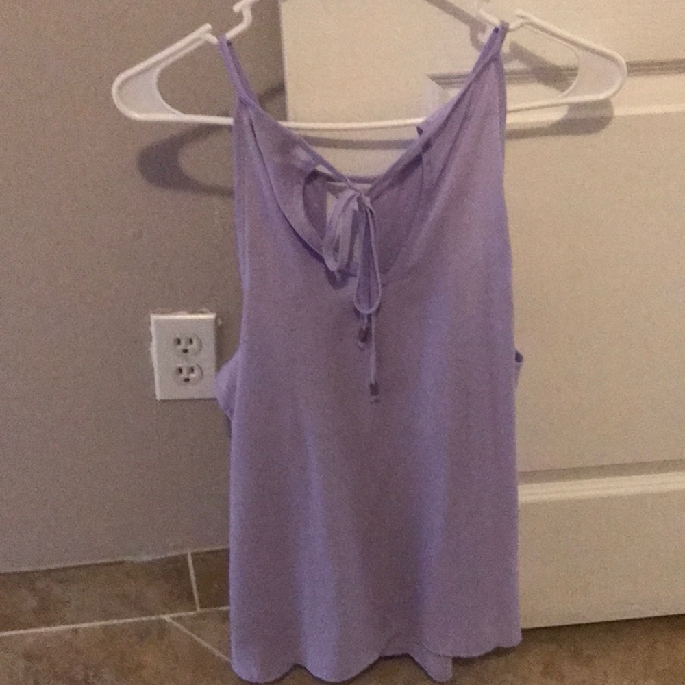 Pretty lavender colored top - Picture 2 of 2